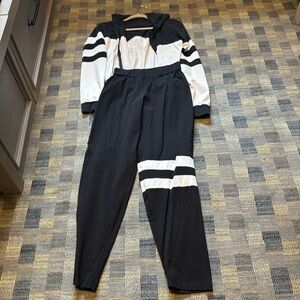 Costume gallery 2 piece outfit. Boys size large. It’s fits like a medium.